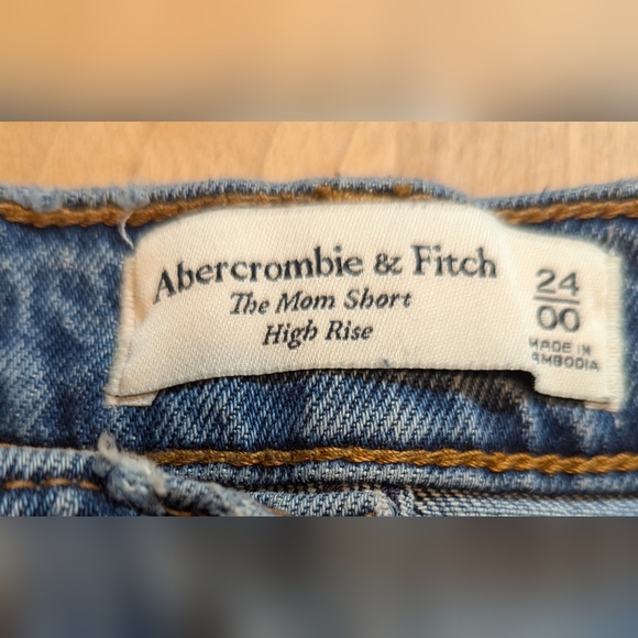 Abercrombie & Fitch Pants - ✨HP✨ A&F "The Mom" High Rise Denim Distressed Short size 24/00